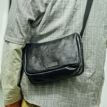 AETOO Новая многослойная сумка через плечо из воловьей кожи, молодежная черная кожаная сумка tide, мужская оригинальная повседневная сумка на грудь